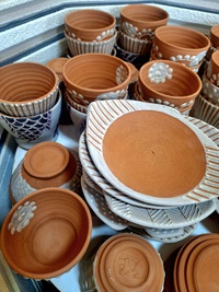 やちむん屋のしごと　　素焼きスタート　沖縄の陶芸