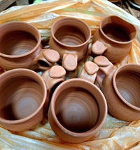 やちむん屋のお仕事　丸マグカップ　沖縄の陶芸