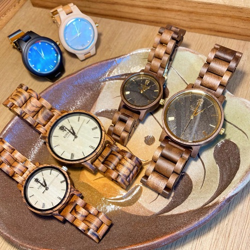 木製腕時計が合わせやすくて✨ これからの季節も活躍です